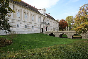 Rohrau, Schloss Harrach, Ausbau nach Türkenkriegen, 1688 und 1722 Umbauten