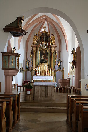 St. Martin am Ybbsfelde, Pfarrkirche hl. Martin, Kircheninneres - Blick in den frühgotischen Chor