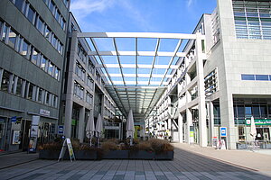 St. Pölten, Regierungsviertel, 1992-97 errichtet, Landhausboulevard