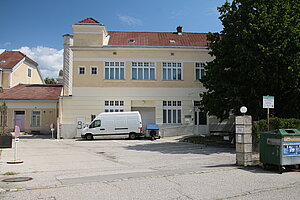 Berndorf, Bahnhofstraße, Konsumanstalt, Wurstfabrik, Schwarz- und Weißbäckerei, 1904-08, Oskar Laske und Viktor Fiala, Rückfront Richtung Neugasse