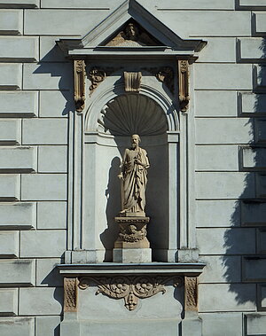Ober-Grafendorf, Hauptplatz Nr. 4: Villenbau aus dem 3. Viertel des 19. Jahrhunderts - Nischenfigur