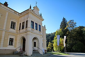 Neubruck, Töpper Schloss, um 1820 als Herrenhaus errichtet, 1890 zu vierflügeliger Schlossanalge ausgebaut, Eduard Musil von Mollenbruck