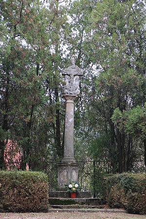 Ulrichskirchen, Dreifaltigkeitssäule auf dem Schlossplatz, 2. Hälfte 18. Jh.