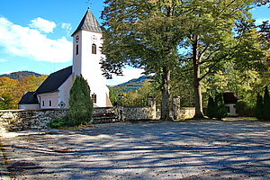 Waidmannsfeld, Pfarrkirche Mariae Himmelfahrt, im Kern romanische Saalkirche, nach Zerstörungen durch die Osmanen 1683 und Brand 1762 erneuert