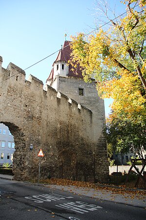 Wiener Neustadt, nördliche Stadtmauer mit Reckturm (Anfang 13. Jh.