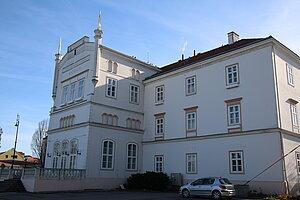 Tulln, ehem. Minoritenkloster, 1713-56 errichtet, Umbauten durch Verwendung als Pionierkaserne