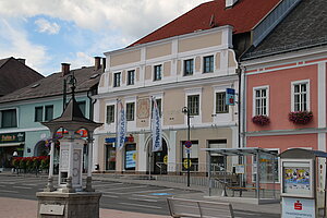 Aspang, Hauptplatz Nr. 11, Bürgerhaus aus dem 17./18. Jahrhundert, Fassade 2. Hälfte 18. Jahrhundert