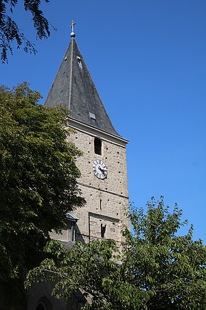 Sollenau, Pfarrkirche hl. Laurentius, romanische Basilika, 12. Jh.