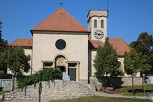 Deutsch-Wagram, Pfarrkirche hl. Johannes d. Täufer, im Kern roman. Wehrkirche