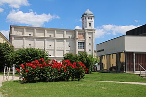 Schwadorf, Betreibsgebäude der Spinnerei, 1910-11 errrichtet
