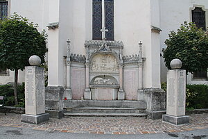 Gresten, Pfarrkirche hl. Nikolaus, Denkmal für die Gefallenen