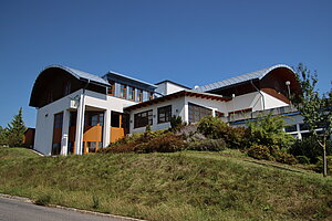 Hofamt Priel, Gemeindezentrum