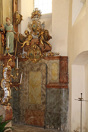 Weitersfeld, Pfarrkirche hl. Martin, Detail des Rokokohochaltars