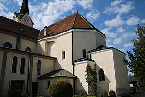 Wieselburg, Pfarrkirche hl. Ulrich, ottonischer Zentralbau mit gotischem Langhaus und vorgestelltem West-Turm, moderner Anbau