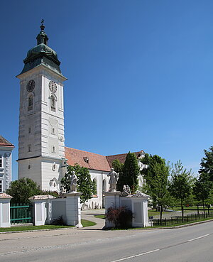 Retz, Pfarrkirche hl. Stephan, barocker Bau mit mittelalterlichem Kern, Turm 1701-03, Kirchenbau 1728-29