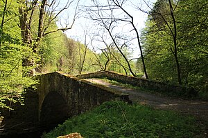 Weitenegg, ehem. Fürbergsche Poststraße, gemauerte Bogenbrücke