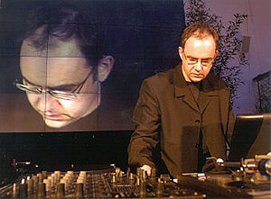Essl Karlheinz, jun., live-performance Wien 2002