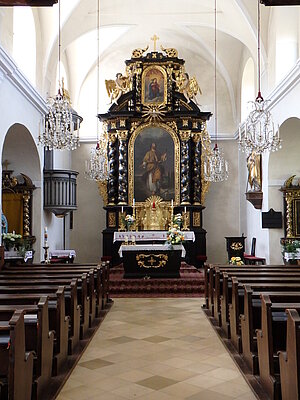 Hohenberg, Pfarrkirche hl. Jakobus der Ältere, frühbarocke Saalkirche, um 1630, Blick auf den Hochaltar