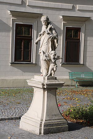 Wullersdorf, Statue hl. Johannes Nepomuk vor der Pfarrkirche, Bernhard Schilcher, 1746/47