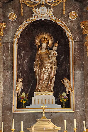 Ramsau, Pfarrkirche Mariae Empfängnis, Hochaltar, gotische Madonna, Mitte 15. Jahrhundert