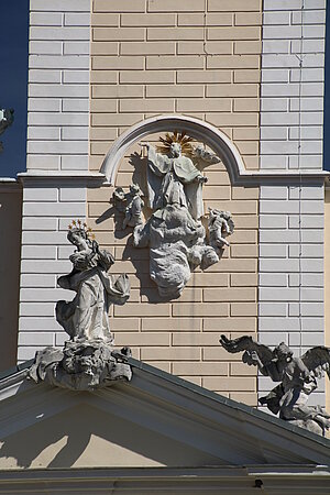 Stift Altenburg, Skulpturenschmuck an den Fassaden des Prälatenhofes und der Stiftskirche
