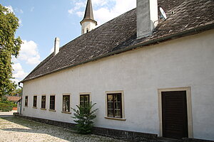 Enzesfeld, Ensemble des Bürgerspitals, 1395-96 von Ulrich von Wallsee gestiftet, 1619 bzw. 1698 wiederbestiftet