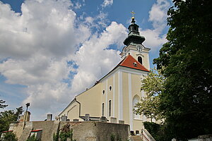 Kirchberg am Wagram, Pfarrkirche hl. Stephan, gotischer Staffelbau, im 18. Jh. durchgreifend barockisiert