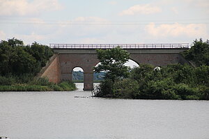 Bernhardsthal, Eisenbahnbrücke über den Bernhardsthaler Teich, nach Plänen von Carl Ritter von Ghega