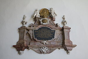 Hirschbach, Pfarrkirche Kreuzerhöhung, Grabmal Franz Sigmund Graf von Herberstein, 1755