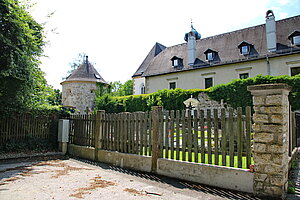 Burg Neuhaus, nach Zerstörung durch die Osmanen 1694 Errichtung einer Glasfabrik