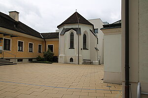 Pöchlarn, Pfarrkirche Mariae Himmelfahrt, im Kern spätgotischer Bau, 1766-68 von Johann Michael Ehmann barockisiert