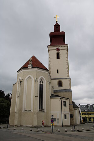 Groß-Enzersdorf, Pfarrkirche Maria Schutz, ehem. Wehrkirche, im Kern frühgotische Pfeilerbasilika, Ende 13. Jh.