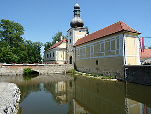 Kottingbrunn, spätromanische Wasserburg, Umbau in Renaissanceschloss im 16. Jh.