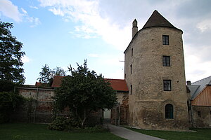 Traismauer, Pfarrkirche hl. Rupert, Florianigasse Nr. 13: Reck-/Hungerturm, römerzeitlich