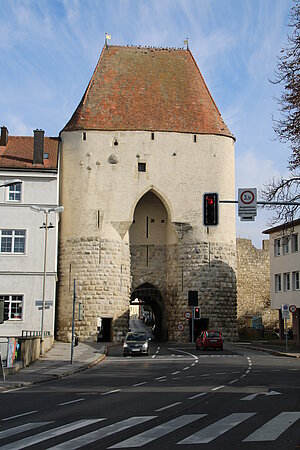 Hainburg, Wiener Tor, 1230/40 errichtet, Buckelquaderverkleidung zur Stadtaußenseite