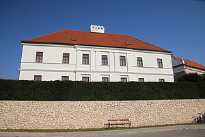 Niedersulz, Pfarrhof, letztes Viertel 18. Jh.