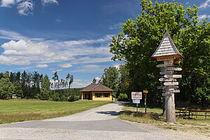 Rottal, Staatsgrenze, im Hintergrund die alte Zollstation