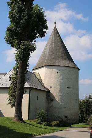 Ottenschlag, ehemaliges Wasserschloss, 1523 unter Wolfgang von Rogendorf begonnen