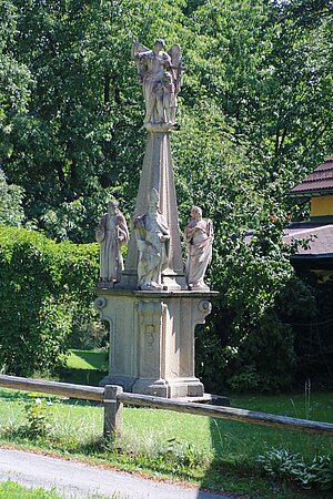 Rosenau-Schloss, Schutzengelobelisk, Mitte 18. Jh.