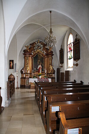 Traismauer, Pfarrkirche hl. Rupert, Blick in das rechte Seitenschiff