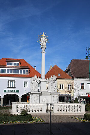 Tulln, Hauptplatz, Dreifaltigkeitssäule, 1694-96