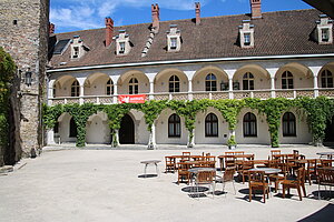 Waidhofen an der Ybbs, Innenhof des Schlosses, Ende des 19. Jahrhunderts weitgehend umgestaltete Anlage