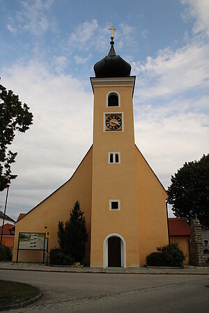 Gedersdorf, Filialkirche hll. Philippus und Jakobus, spätgotischer Saalbau