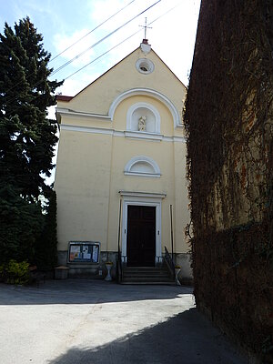 Hausbrunn, Pfarrkirche hl. Veit, barocker Bau von 1718, im 19. Jh. erweitert