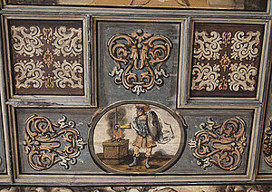 Bemalte Holzkassettendecke in der sogenannten Kapelle, Darstellung eines römischen Feldherrn vor einem Opferaltar