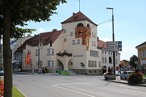 Wieselburg, Rathaus, erbaut 1927/28 nach Plänen von Anton Valentin, in Formen des Heimatstils