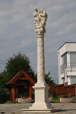 Hochwolkersdorf, Anna Selbdritt-Säule, 1687