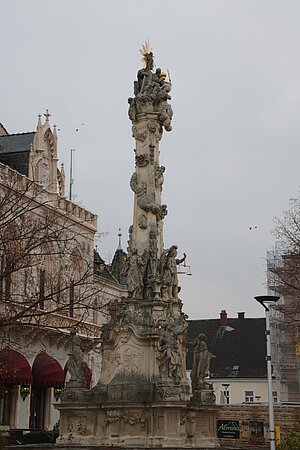 Korneuburg, Dreifaltigkeitssäule am Hauptplatz, F. Leopold Fahrmacher, 1747