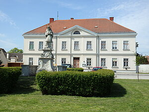 Rabensburg, Pfarrhof, spätbarocker Bau