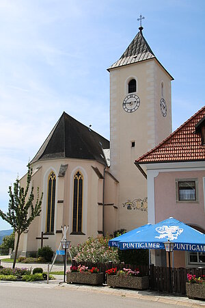 Allhartsberg, Blick auf den Chor der Pfarrkirche hl. Katharina